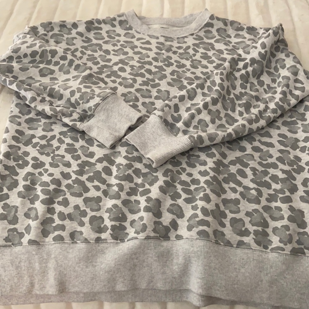 Aerie leopard crewneck sweatshirt gray excellent cond